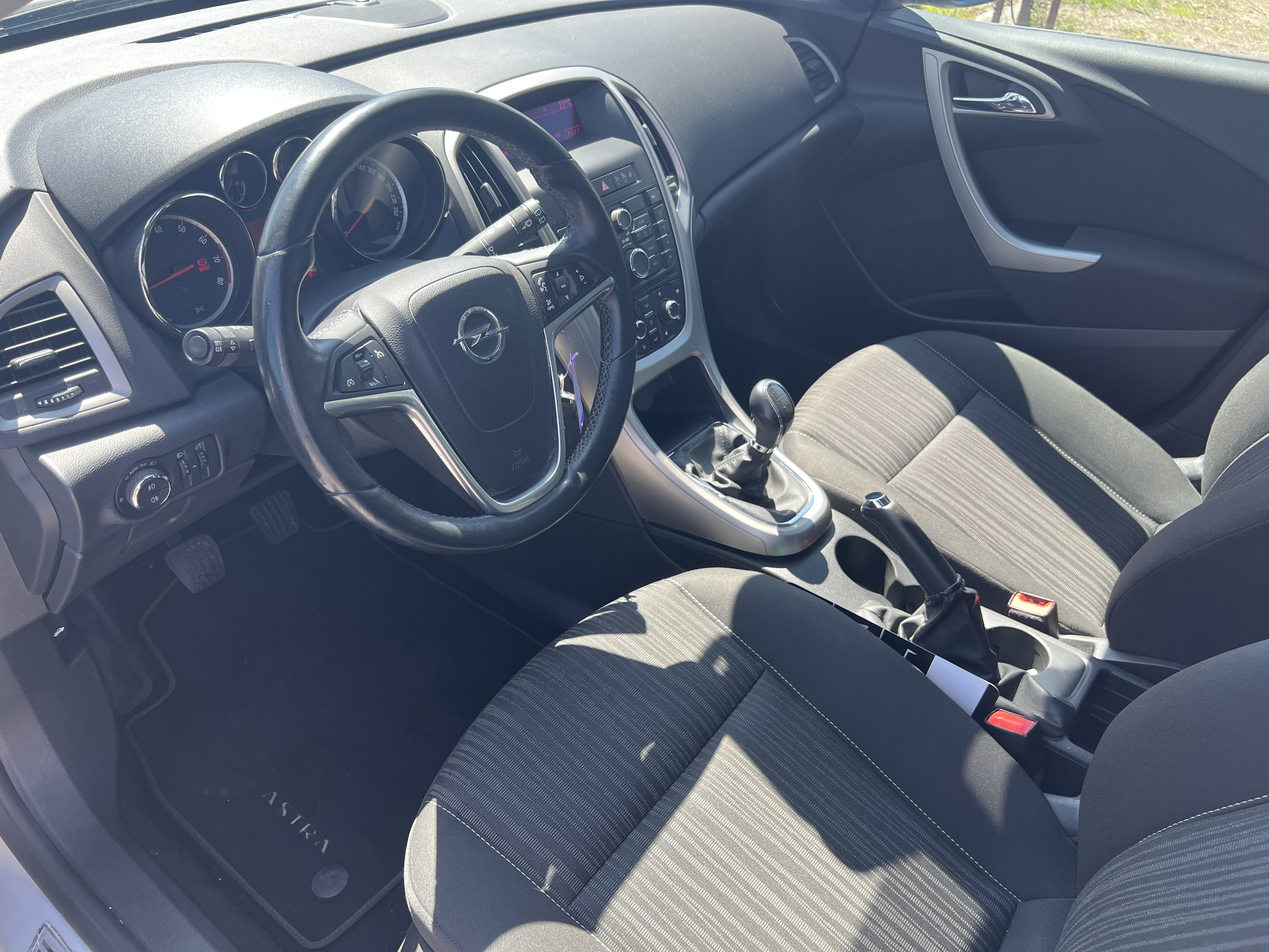 Opel Astra 1.4 Turbo - View 11